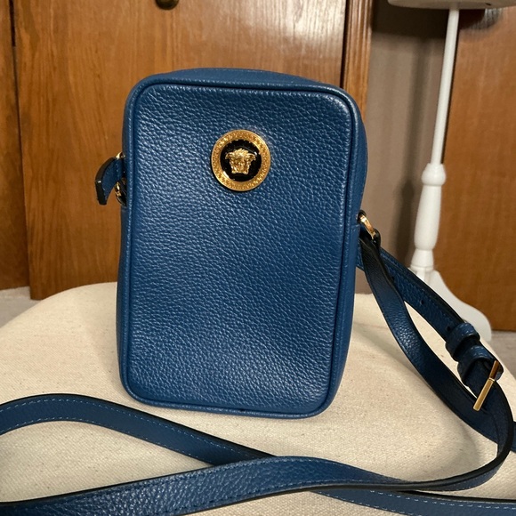 Versace Medusa Leather crossbody/Camera Bag - Picture 3 of 9